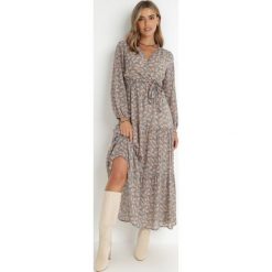 Beżowo-Granatowo-Beżowa Sukienka Maxi Boho Elerra. Brązowe sukienki damskie Born2be, na randkę, l, bez wzorów, z materiału, boho, bez kołnierzyka, bez ramiączek, maxi, rozkloszowane. Za 59.99 zł.