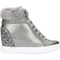 Botki GUESS FURR. Szare botki damskie Gino Rossi, glamour. W wyprzedaży za 399.90 zł.