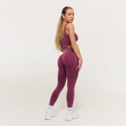 Legginsy damskie fitness bezszwowe z wysoką talią Lift. Fioletowe legginsy damskie GYMBEAM, l, bez wzorów, z elastanu. Za 110.90 zł.