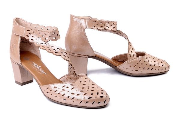 RIEKER 41055-62 beige, sandały damskie. Brązowe sandały damskie Rieker, w ażurowe wzory, bez obcasa, na obcasie, bez zapięcia. Za 271.92 zł.
