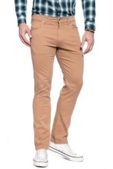 WRANGLER SPODNIE MĘSKIE GREENSBORO TOASTED COCONUT W15QSM45C 112127071. Żółte spodnie materiałowe męskie Wrangler, l, bez wzorów, z materiału. Za 199.99 zł.
