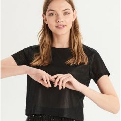 T-shirt z błyszczącą fakturą - Czarny. Czarne t-shirty damskie Sinsay. Za 29.99 zł.