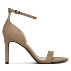 Sandały Calvin Klein. Brązowe sandały damskie Calvin Klein, bez wzorów, bez obcasa, na szpilce, bez zapięcia. Za 429.99 zł.