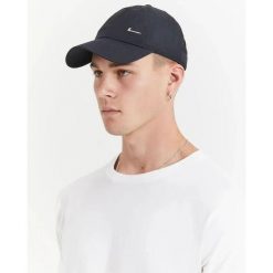 Czapka Nike Dri-FIT czarna, regulowana, oddychająca. Czarne czapki i kapelusze męskie Nike, bez wzorów, z poliesteru, sportowe. Za 99.00 zł.