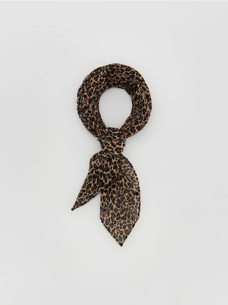 Plisowana apaszka - brązowy. Brązowe szaliki i chusty damskie Reserved, bez wzorów. W wyprzedaży za 27.99 zł.