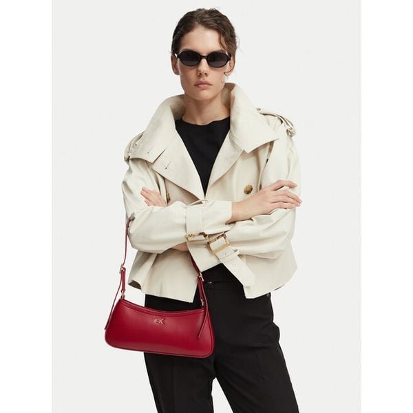 Torebka Calvin Klein. Czerwone torebki do ręki damskie Calvin Klein, bez wzorów, klasyczne, bez dodatków. Za 368.99 zł.