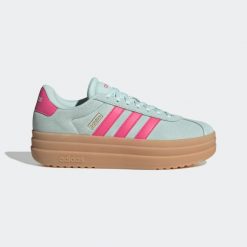Buty do chodzenia damskie ADIDAS VL Court. Czerwone obuwie sportowe damskie Adidas, bez wzorów, z kauczuku, trekkingowe. W wyprzedaży za 249.99 zł.