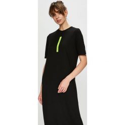 Tommy Jeans - Sukienka. Sukienki damskie marki Tommy Jeans. Za 359.90 zł.