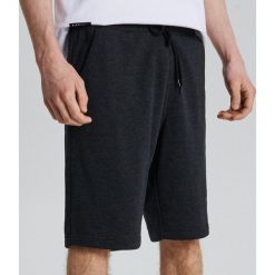 Dresowe szorty basic - Szary. Szorty męskie marki Cropp. Za 49.99 zł.