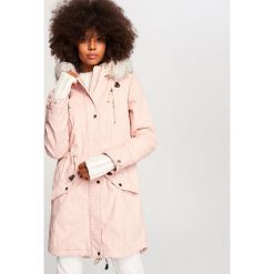 Parka z futerkiem przy kapturze - Różowy. Czerwone parki damskie Reserved. Za 299.99 zł.