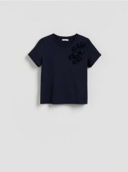 T-shirt z kwiatową aplikacją - granatowy. Niebieskie t-shirty damskie Reserved, l, z aplikacjami, z bawełny, bez kołnierzyka. Za 79.99 zł.