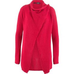Sweter rozpinany w strukturalny wzór bonprix czerwony. Kardigany damskie marki bonprix. Za 49.99 zł.