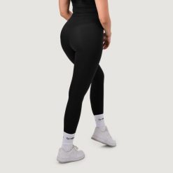 Legginsy damskie fitness z wysokim stanem czarne NEO. Czarne legginsy damskie GYMBEAM, l, bez wzorów, z elastanu, z podwyższonym stanem, długie, na fitness i siłownię. Za 115.90 zł.
