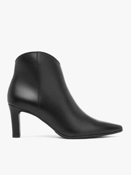Czarne botki na szpilce. Czarne botki damskie Ryłko, ze skóry, eleganckie, bez obcasa, na szpilce, bez zapięcia. Za 529.99 zł.