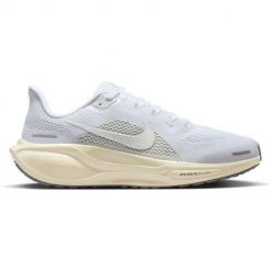 Buty do biegania damskie Nike Air Zoom Pegasus 41. Białe obuwie sportowe damskie Nike, bez wzorów, do biegania. Za 886.00 zł.