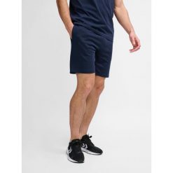 Krótka Hummel Active CO. Niebieskie krótkie spodenki sportowe męskie Hummel, bez wzorów, na fitness i siłownię. Za 179.50 zł.