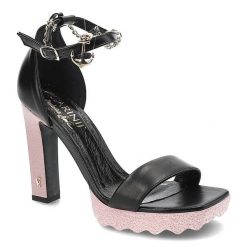 Czarne Sandały Carinii Eleganckie Skórzane Buty. Czarne klapki damskie Carinii, bez wzorów, ze skóry, bez obcasa, na obcasie, bez zapięcia. Za 295.00 zł.