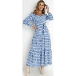 Niebieska Sukienka Rozkloszowana z Gumką w Pasie Mosho. Niebieskie sukienki damskie Born2be, na co dzień, l, bez wzorów, z tkaniny, boho, bez kołnierzyka, bez ramiączek, maxi, kopertowe. Za 119.99 zł.