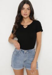 Czarny Bawełniany T-shirt z Łańcuszkiem i Koronką Liraveira. Czarne bluzki damskie Born2be, s, z aplikacjami, z bawełny, eleganckie, bez kołnierzyka, bez ramiączek. Za 39.99 zł.