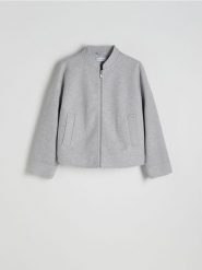 Krótka flauszowa kurtka oversize - jasnoszary. Szare kurtki damskie Reserved, l, bez wzorów, z tkaniny, bez kaptura. W wyprzedaży za 89.99 zł.