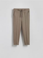 Spodnie chino slim - beżowy. Brązowe spodnie materiałowe męskie Reserved, l, bez wzorów, z bawełny. W wyprzedaży za 99.99 zł.