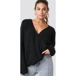 Trendyol Kopertowy sweter - Black. Swetry damskie marki Trendyol. Za 100.95 zł.