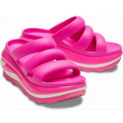 Klapki Crocs Mega Crush Triple Strap 209842-6TW różowe. Czerwone klapki damskie bez wzorów, casualowe, bez obcasa. Za 449.26 zł.