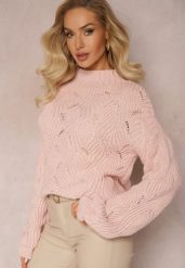 Różowy Sweter Oversize z Ozdobnym Splotem Boeda. Czerwone swetry damskie Renee, w ażurowe wzory, ze splotem, casualowe, bez kołnierzyka, bez ramiączek, bez kaptura. Za 79.99 zł.