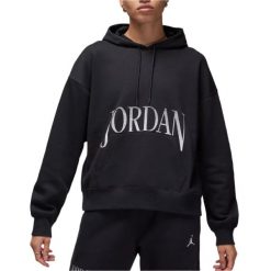 Bluza z kapturem Jordan Brooklyn. Czarne bluzy dla dziewczynek Nike, bez wzorów, z bawełny, bez ramiączek, z kapturem. Za 348.99 zł.