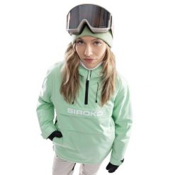Kurtka snowboardowa Damska W6-W Elm. Zielone kurtki damskie SIROKO, bez wzorów, bez kaptura, snowboardowy. W wyprzedaży za 478.95 zł.