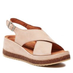 Sandały Clarks. Czerwone sandały damskie Clarks, bez wzorów, bez obcasa, na koturnie, bez zapięcia. Za 329.99 zł.