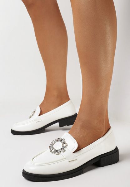 Białe Mokasyny z Ekoskóry z Przeszyciami i Okrągłą Klamrą Failla. Białe mokasyny damskie Born2be. Za 69.99 zł.