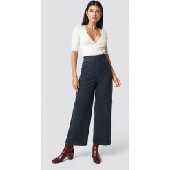 NA-KD Szerokie spodnie z denimu - Grey. Szare spodnie materiałowe damskie marki NA-KD, z denimu. Za 161.95 zł.