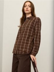Bawełniana koszula oversize w kratę - wielobarwny. Koszule damskie Sinsay, l, bez wzorów, z bawełny, bez kołnierzyka, bez ramiączek. Za 39.99 zł.
