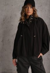 Czarna Oversizowa Kurtka Przejściowa o Kroju Bombki z Bawełny i Wiskozy Birana. Czarne kurtki damskie Renee, l, bez wzorów, z bawełny, z kapturem. Za 179.99 zł.