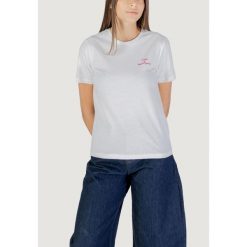 Koszulka crop top Kobieta ONLY ONLADELINA S/S TEE CS JRS. Czerwone t-shirty damskie Only, s, bez wzorów, z bawełny, bez kołnierzyka. Za 127.75 zł.