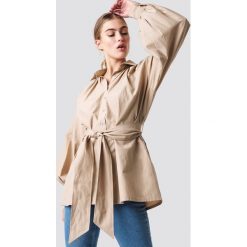 NA-KD Trend Koszula z bufiastym rękawem - Beige. Brązowe koszule damskie NA-KD Trend, w paski. Za 161.95 zł.