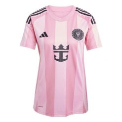 Koszulka domowa dla kobiet Inter Miami FC 2025/26. Czerwone koszulki sportowe damskie Adidas, bez wzorów, klasyczne, bez kołnierzyka. W wyprzedaży za 348.00 zł.