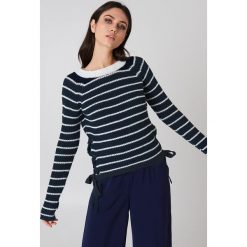 Rut&Circle Sweter ze sznurowaniem Idun - Blue,Multicolor. Swetry damskie marki Rut&Circle. W wyprzedaży za 60.97 zł.