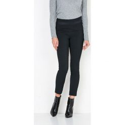 Spodnie w kolorze czarnym. Czarne spodnie materiałowe damskie marki Patrizia Aryton. W wyprzedaży za 279.95 zł.