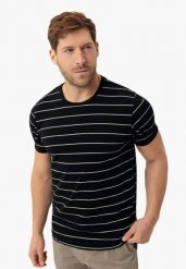 T-shirt w paski TM-ALLY. Czarne t-shirty męskie Volcano, l, z aplikacjami, z bawełny, klasyczne, bez kołnierzyka. Za 79.99 zł.