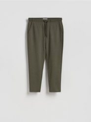 Spodnie regular fit - jasny zielony. Zielone spodnie materiałowe męskie Reserved, l, bez wzorów, z bawełny. W wyprzedaży za 79.99 zł.