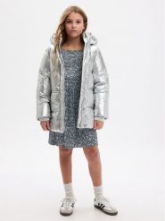 Gap Kurtka zimowa 786732-03 Srebrny Regular Fit. Szare buty zimowe dziewczęce GAP, na zimę, bez wzorów, z syntetyku, bez kaptura. Za 399.99 zł.