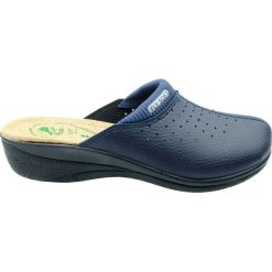 Saboty damskie FLY SOFT, Kolor granatowy. Niebieskie klapki damskie Fly Soft, bez wzorów, bez obcasa, bez zapięcia. Za 59.99 zł.