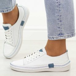 Biało nieb. skórzane półbuty damskie T.Sokolski 8260. Białe obuwie sportowe damskie Sokolski, na jesień, bez wzorów, z jeansu, eleganckie, z okrągłym noskiem, bez obcasa, na płaskiej podeszwie, bez zapięcia. Za 299.00 zł.