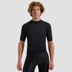 Koszulka rowerowa męska Rogelli Essential II. Czarne buty sportowe męskie Rogelli, m, bez wzorów, bez kołnierzyka, bez ramiączek, rowerowe. Za 226.99 zł.