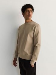 Gładka bluza z wiskozą - beżowy. Brązowe bluzy męskie Reserved, l, bez wzorów, z dzianiny, bez kaptura. W wyprzedaży za 59.99 zł.
