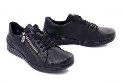 Rieker 48901-00 black, półbuty damskie. Czarne półbuty damskie Rieker, bez wzorów, ze skóry ekologicznej, klasyczne, bez obcasa, bez zapięcia. Za 329.90 zł.