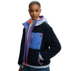 Kurtka polarowa z kapturem dla kobiet w stylu vintage Superdry. Niebieskie kurtki damskie Superdry., bez wzorów, z polaru, z kapturem. W wyprzedaży za 482.00 zł.