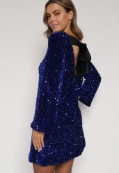 Niebieska Cekinowa Sukienka z Odkrytymi Plecami i Wiązaniem Diadina. Niebieskie sukienki damskie Born2be, na imprezę, z aplikacjami, z elastanu, eleganckie, bez kołnierzyka, bez ramiączek. Za 169.99 zł.